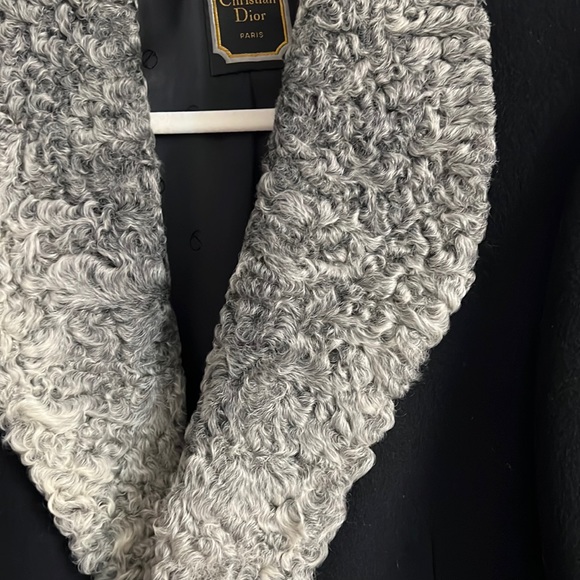Beautiful vintage Dior cashmere overcoat with a Persian lamb collar - Picture 2 of 8